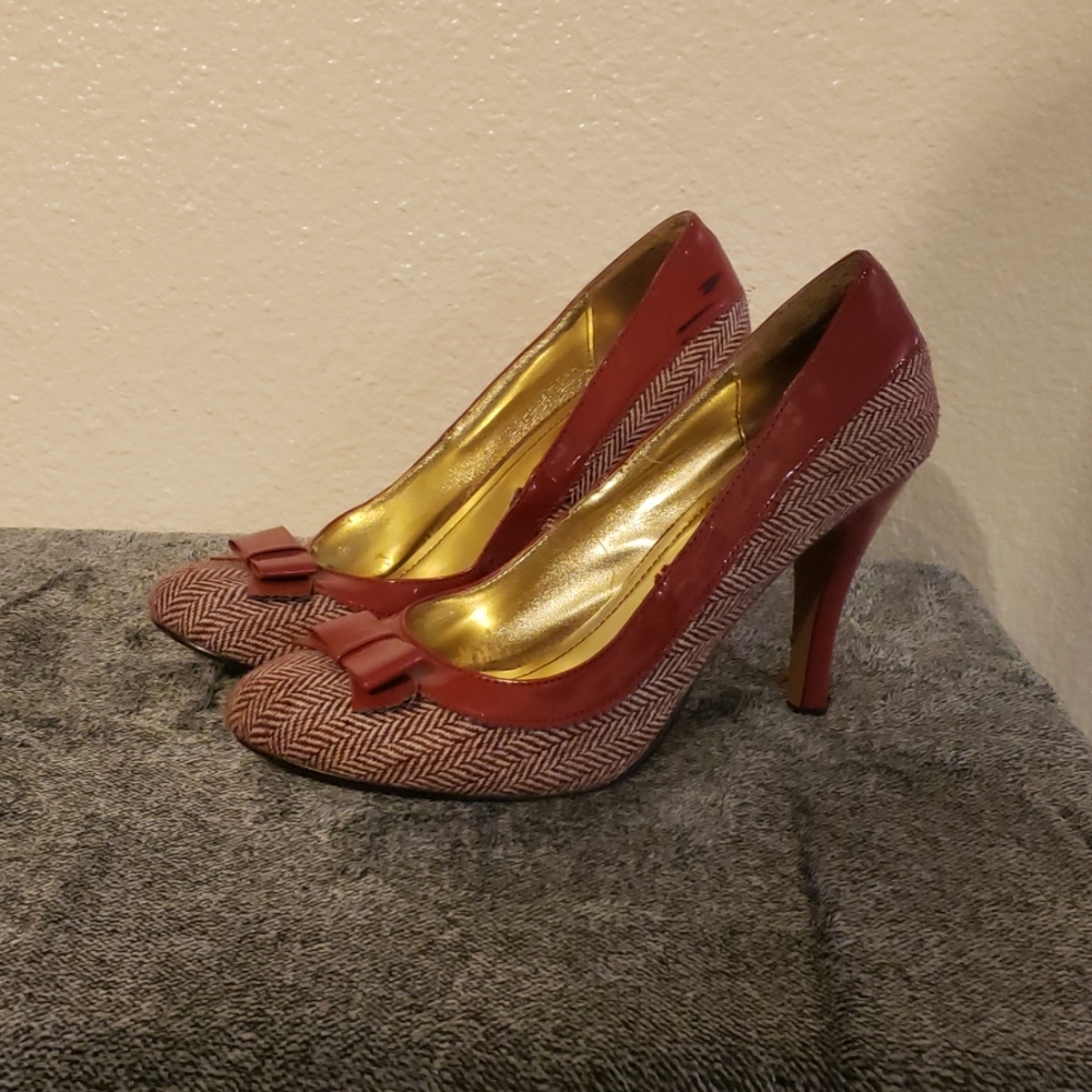 red heels with bow